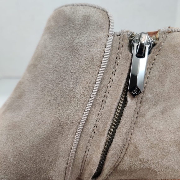 SAM EDELMAN Petty Chelsea Ankle Booties Suede Tan Women 7.5M Low Heel Almond Toe - Picture 9 of 16